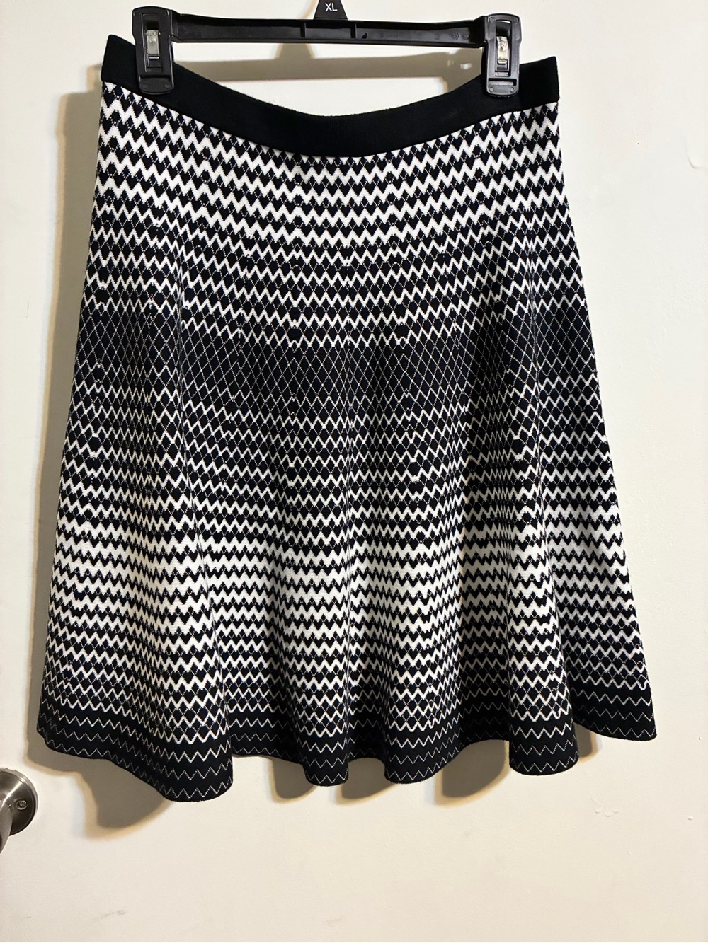 Carmen Marc Valvo Black and White Zigzag A-Line Skirt